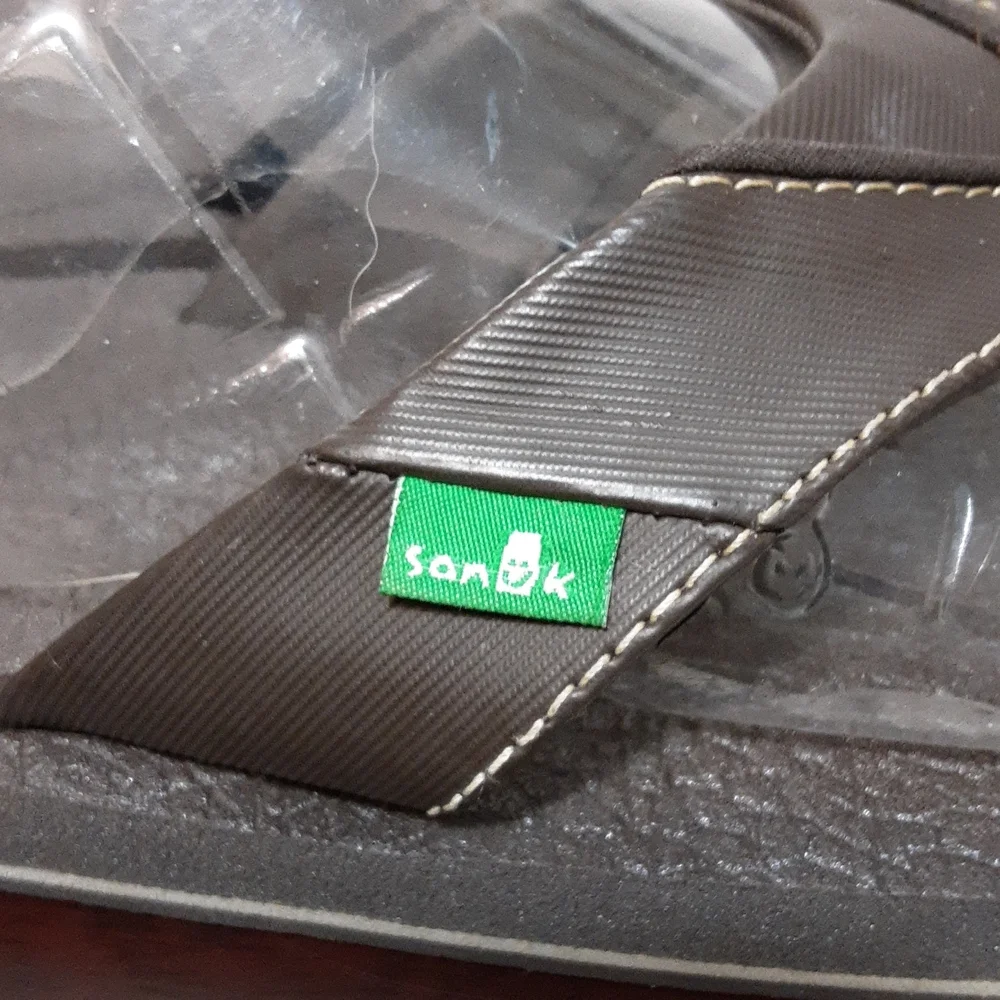 Sanuk good preowned